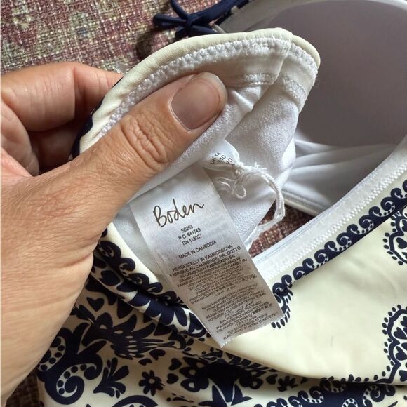 Boden Women’s size 10 Swimwear with Navy and Cream Design cutout - Picture 10 of 13